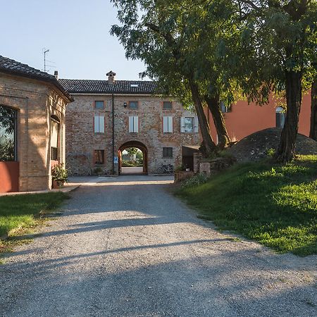 Agriturismo Battibue Fiorenzuola dʼArda Exterior foto